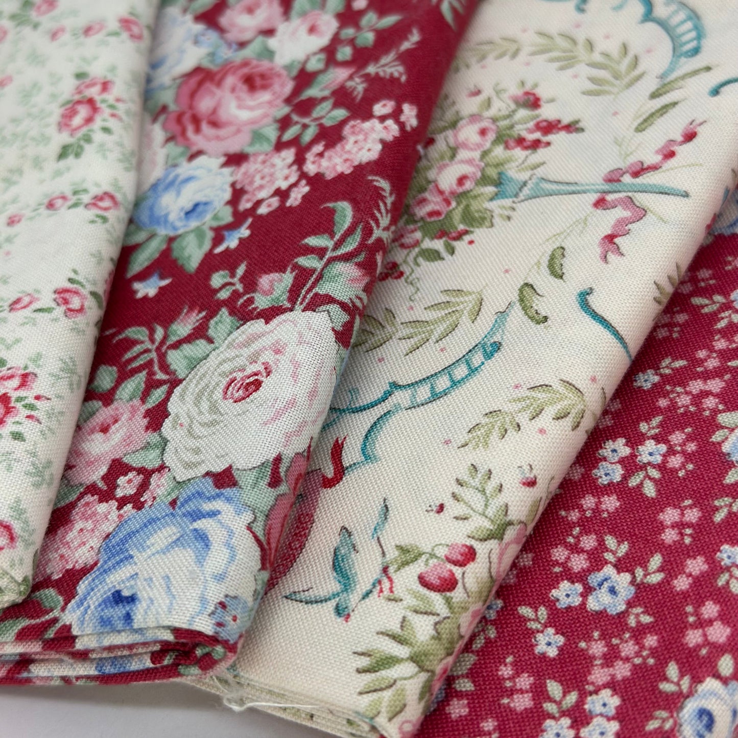 Tilda - The Old Rose Collection - Red / White
