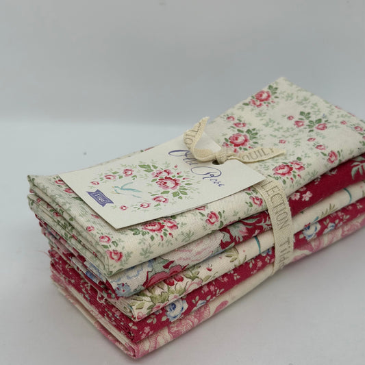 Tilda - The Old Rose Collection - Red / White