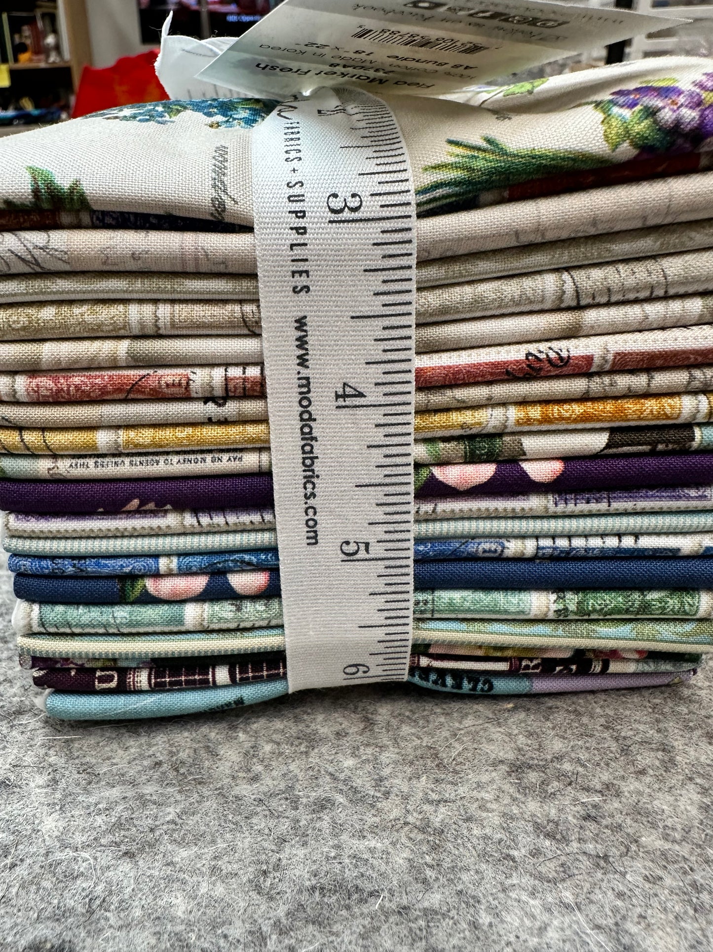 Moda AB Fat Quarter Bundle - FLEA MARKET FRESH by Cathe Holden 100% Cotton